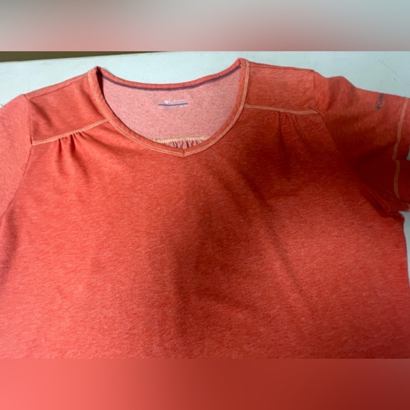 COLUMBIA SPORTSWEAR LADIES SHORT SLEEVE ATHLETIC TOP CORAL COLOR SIZE XL V NECK - Picture 5 of 9